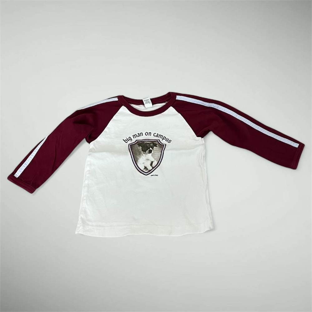 ⚪️GAP: Boy size 18-24 M, white w/maroon “Big man on campus” long sleeve tee⚪️